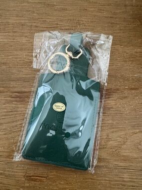 Green Leather Card or packet Holder Keychain with Gold Ring